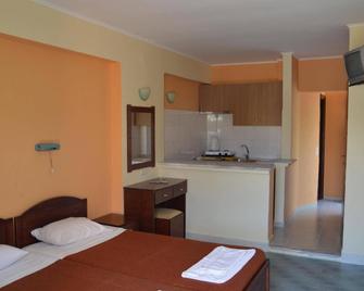 Aggelos Family Hotel - Moraitika - Camera da letto