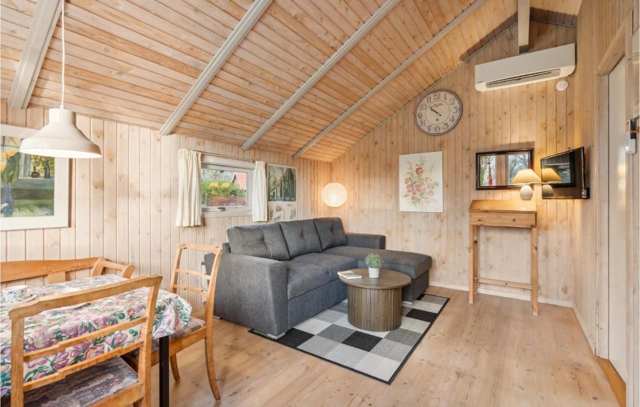 Nice Home In Hovborg With Wifi – Holsted