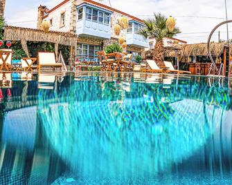 Dort Mevsim Alacati Butik Otel - Cesme - Piscina