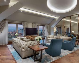 DoubleTree by Hilton Skopje - סקופיה - טרקלין