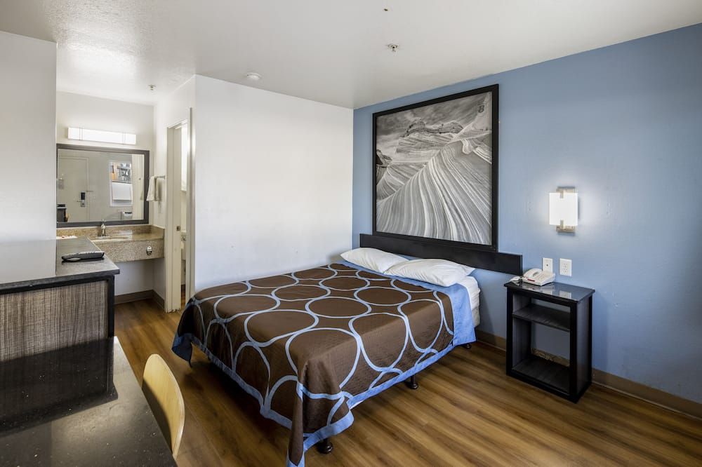 Super 8 by Wyndham Phoenix West - פיניקס - חדר שינה