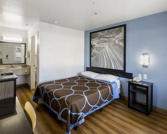 Super 8 by Wyndham Phoenix West - Phoenix - Bedroom