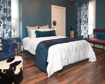 The Perfect Home Away From Home. Enjoy A Great Couples Getaway. - Burlington - Bedroom