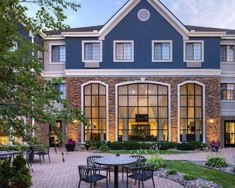 Cozy Studio | Free Breakfast. Pool & Gym. - Maple Grove - Budova