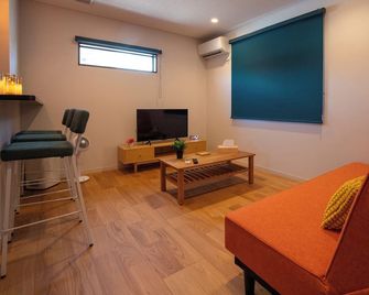 Kanawa Apartment Stay Room 201Up to 4 adultsNear / Tsuruga Fukui - Tsuruga - Oturma odası