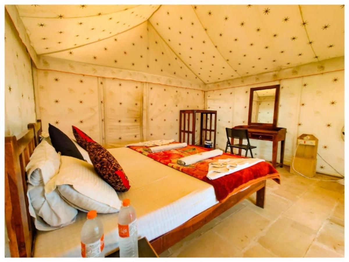 Samar Desert Camp - ג'יסלמר - סלון