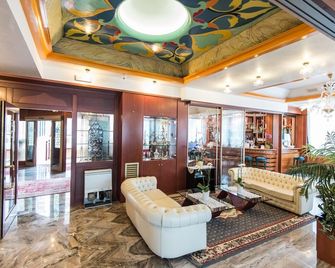 Hotel Brioni Mare - יסולו - לובי