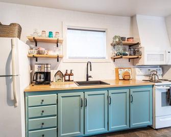 Downtown Windsor Ns - Windsor - Kitchen