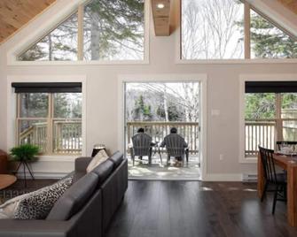 Indian Falls Chalet #3 with river view - Springdale - Sala de estar