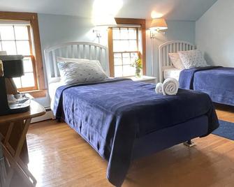 2 Cozy Bedrooms. NOT whole house. Private entrance. Easy walk to Old Harbor! - Block Island - Bedroom