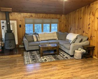 Spacious, family and pet friendly getaway in the White Mountains. - Haverhill - Sala de estar
