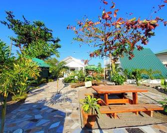 Kenjul Beach Resort Zambales Botolan - Botolan - Patio