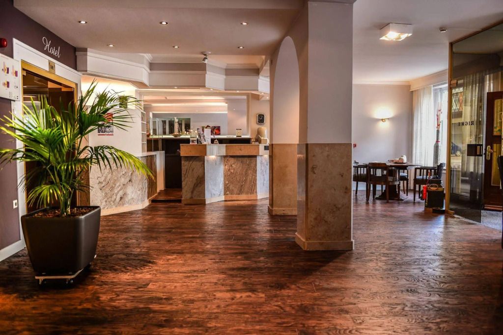 Hotel Riche - ואלקנבורג אן דה גול - דלפק קבלה