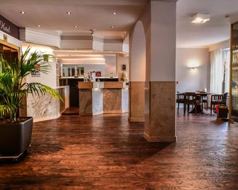 Hotel Riche - ואלקנבורג אן דה גול - דלפק קבלה