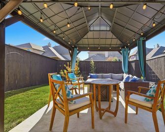 Spacious Cozy 4B Home in Frisco - The Colony - Binnenhof