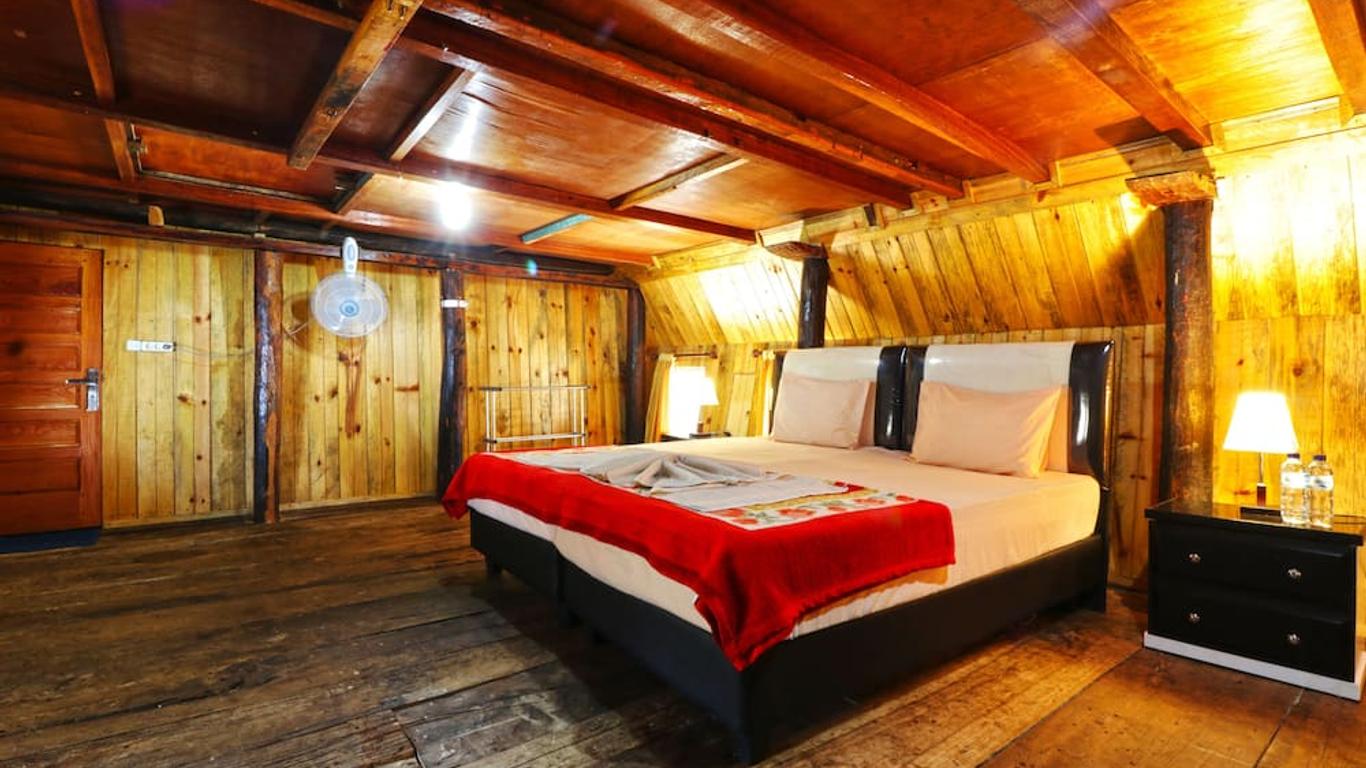 Tuk Tuk Timbul Bungalows