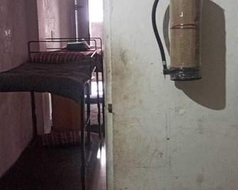 Home Stay - Maa Kaamal Deep - Surat - Bedroom