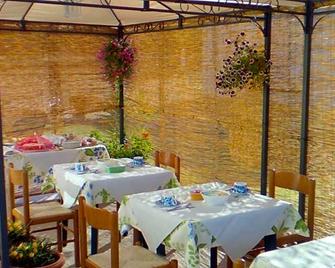 B&B Le Vele Teulada - Teulada - Restaurant