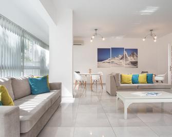 Milos Hotel - Adamantas - Living room