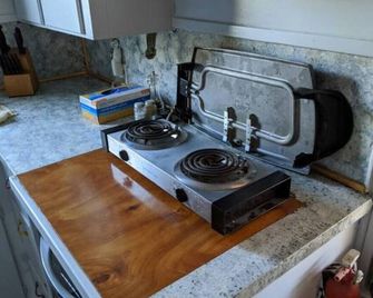 Private lakefront retreat - Cleveland - Kitchen