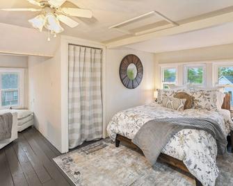 Elegant & spacious 4 bedroom historic home minutes from both airports - Groveport - Habitación