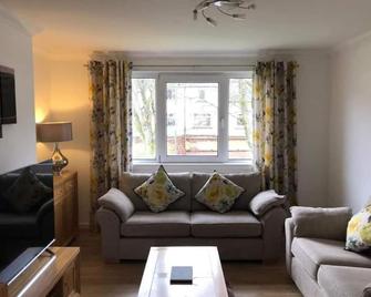 12 Lochiel Road - Fort William - Salon