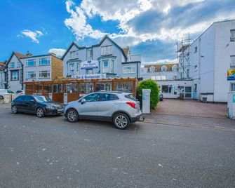 OYO Pier Hotel - Clacton-on-Sea - Budynek