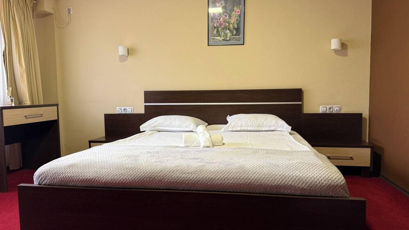 كيو آرت سيفيروس هوتل