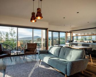 Baden House - Freycinet Holiday Houses - Coles Bay - Living room