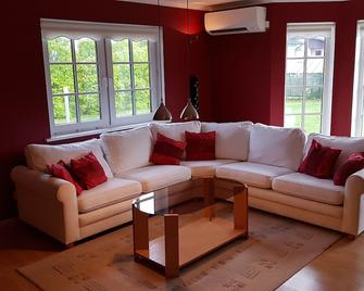 Sinilille 7 Holiday Home - Kuressaare - Living room