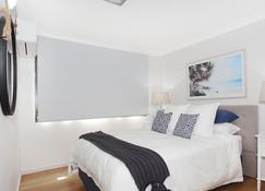 Windmill 4 Two Bedroom Beachside Apartment on Parkyn Parade - Mooloolaba - Bedroom