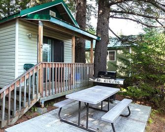 Cabin 2 Lynn View Lodge - Haines - Patio