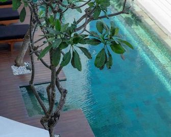 Dip & Doze Living - North Kuta - Pool