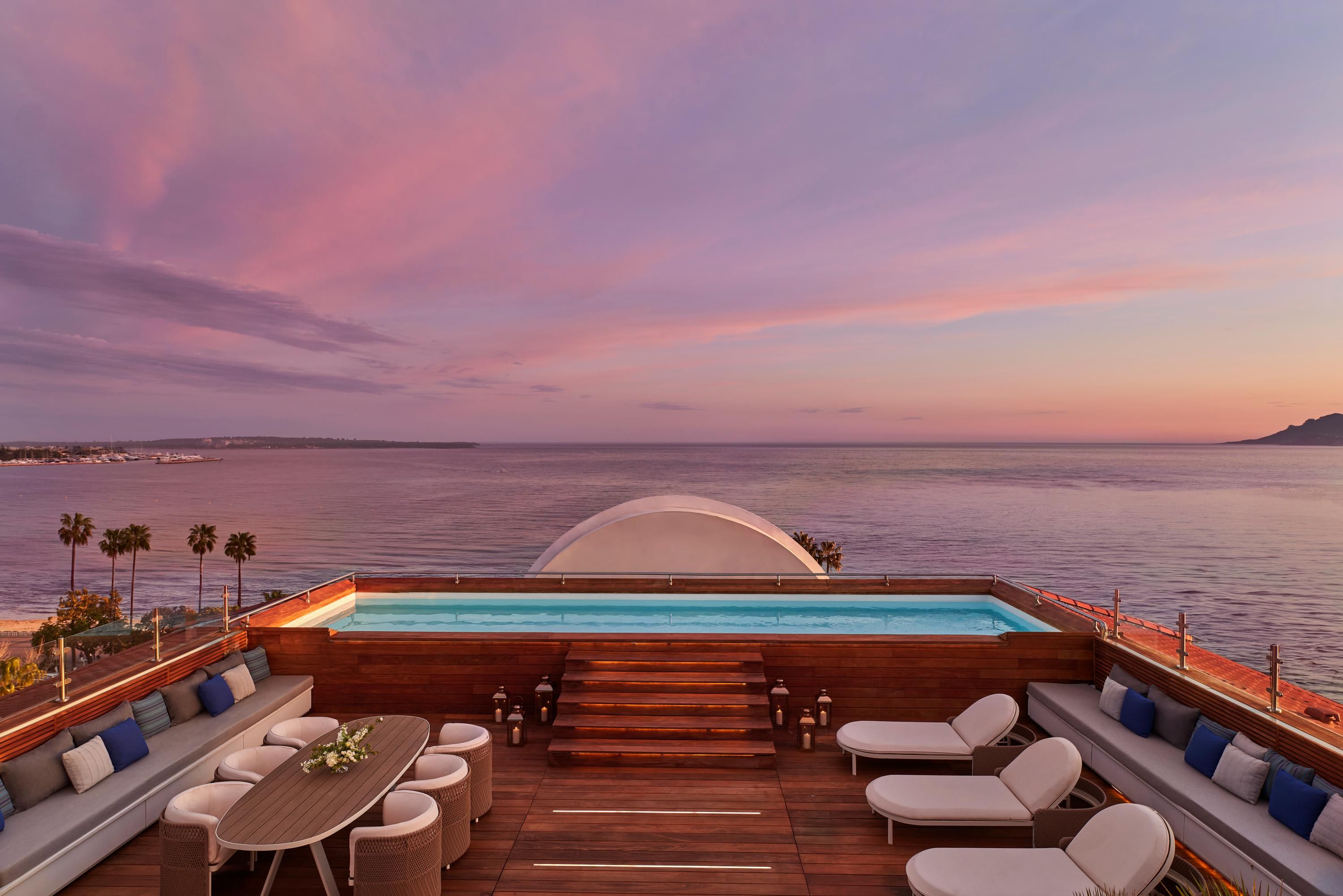 Hôtel Barrière Le Majestic Cannes - קאן - בריכה