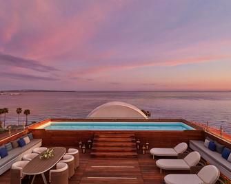 Hôtel Barrière Le Majestic Cannes - קאן - בריכה