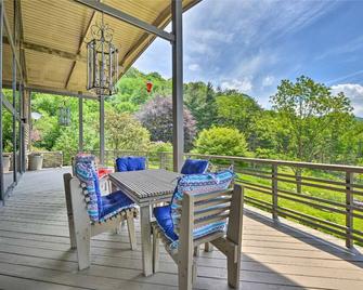 Premier Appalachian Living w/ Panoramic Mtn Vistas - Independence - Balcony