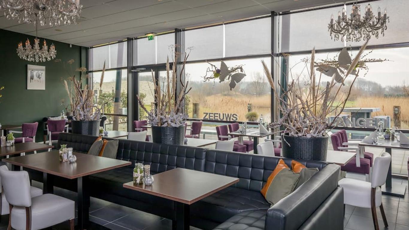 ريزورت لاند أون زي