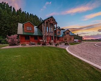 Ultimate Idaho Mountain Lodge - Hike, Bike, Ski, Boat, Flyfish, Theater Rm, 4-16 - Swan Valley - Building