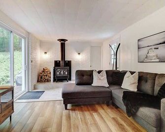 Access to Lake Lovering - Spa - Monthly - Accalmie - Magog - Salon