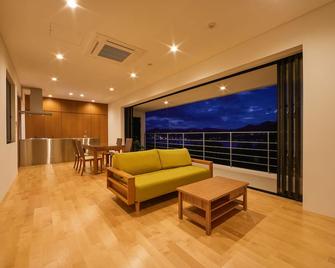 E-Horizon Resort Premium Sesoko C - Motobu - Wohnzimmer