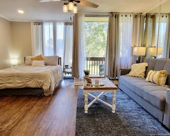Studio in quite lake setting. Perfect for Golf, visit New Orleans or just relax. - Diamondhead - Habitación