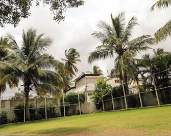Hotel Madhuvan International - Bijapur - Vista del exterior