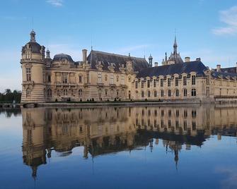 Interior and garden fine-PARIS (25 minutes by train from Chantilly )-Touristic - Saint-Leu-d'Esserent - Bâtiment