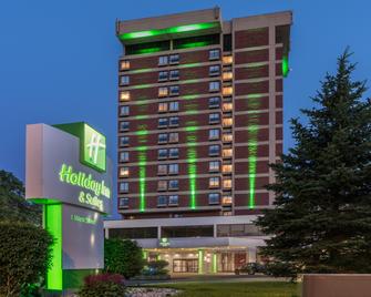 Holiday Inn & Suites Pittsfield-Berkshires - Pittsfield - Gebäude