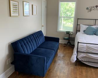 Oasis Room @ York Place brLarge Private Bedroom & Large Spa Bathroom - Cullman - Makuuhuone