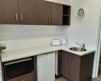 Tourist Road - Studio Unit - East Toowoomba - Toowoomba - Kitchen