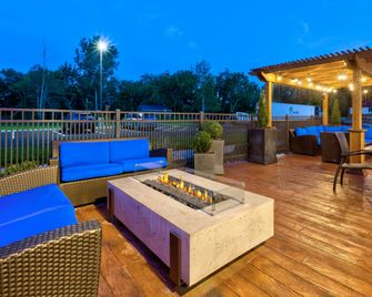 Holiday Inn Express & Suites Milan – Sandusky Area - Milan - Balkón