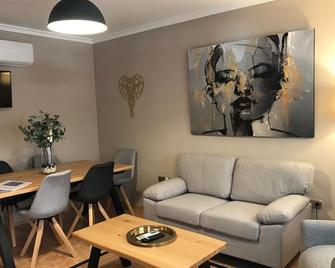 Townhome - Calp - Living room