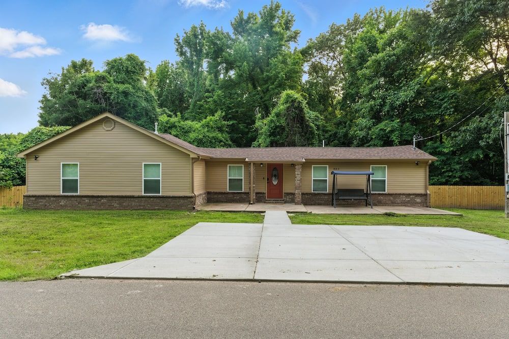 Newly Built 'Home Away From Home 2' Escape Haven With Modern Finishing Touches - Covington - Gebouw