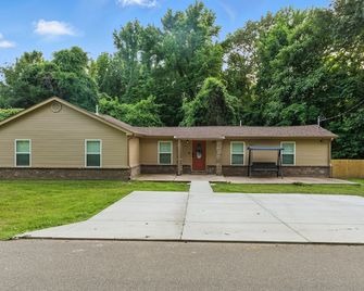 Newly Built 'Home Away From Home 2' Escape Haven With Modern Finishing Touches - Covington - Budova